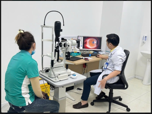 Bệnh viện Mắt Sông Tiền Bến Tre xử lý kịp thời trường hợp người bệnh bị keo 502 rơi vào mắt
